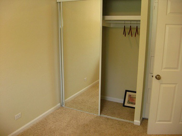 closet-mirror-sliding-door.jpg